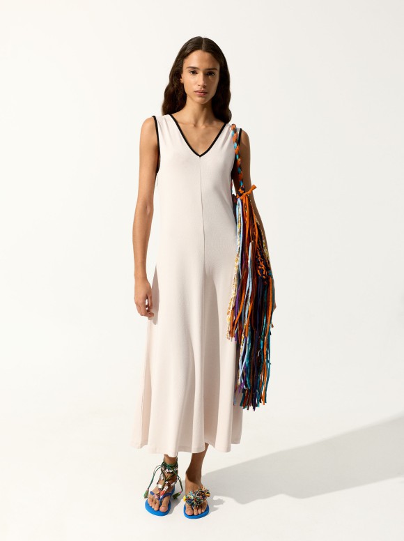 Robe Midi Avec Décolleté En V
